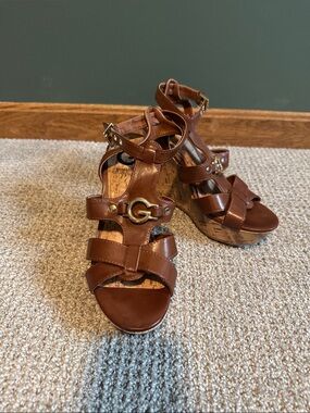 GUESS Brown Leather-Strap Cork Wedge Sandals with Gold Logo